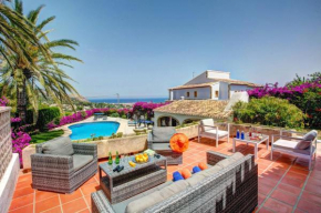 Villa Cau by Villa Plus